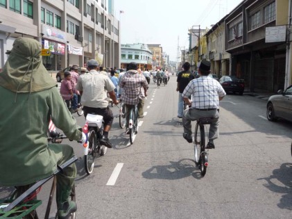 Bandar Maharani kembali ke zaman Kemerdekaan Negara 1957 dengan rombongan 4 basikal tua/klasik